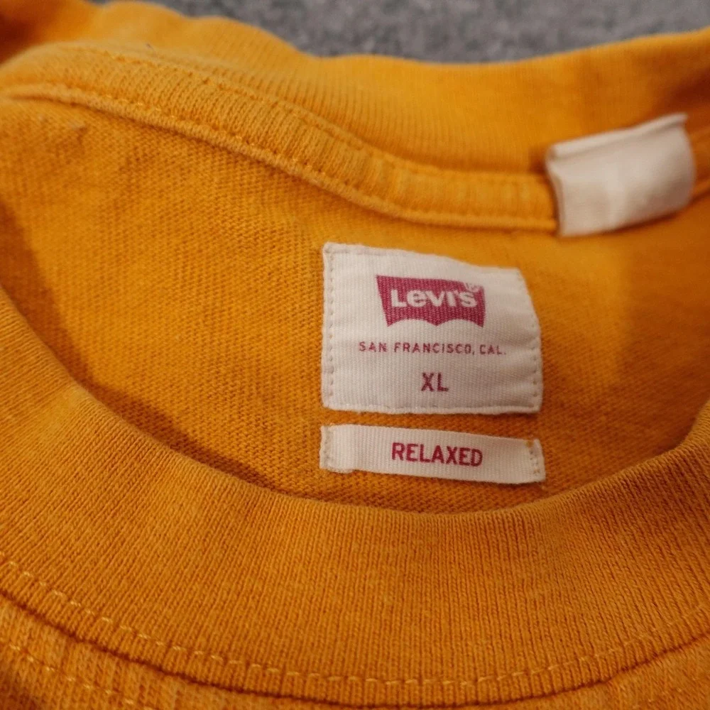 Levi's Sweatshirt Mens XL Yellow Relaxed Fit Crewneck Fleece Logo‎ Pullover